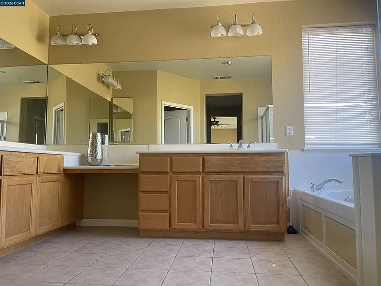 2683 Presidio Dr — Photo 10
