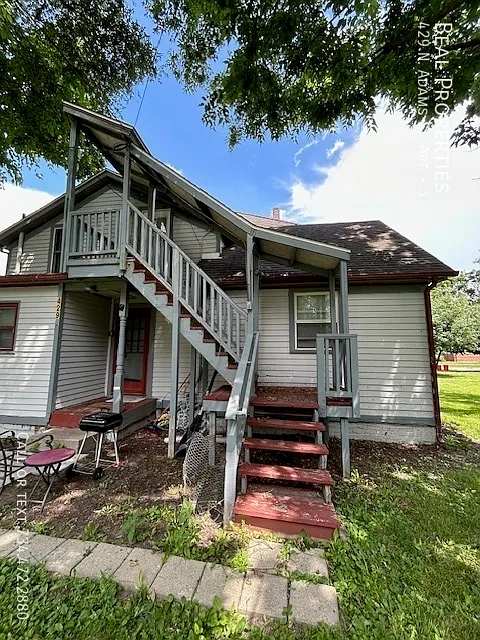 Studio, 300 sqft, $940 — Photo 2