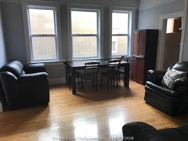 3338 Sandwich St — Photo 9