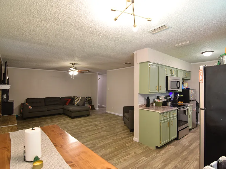 1804 Ruiz Dr — Photo 5