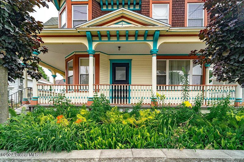 3rd image of 106 Main Street