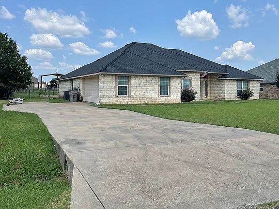 3rd image of 602 Oldham Ln