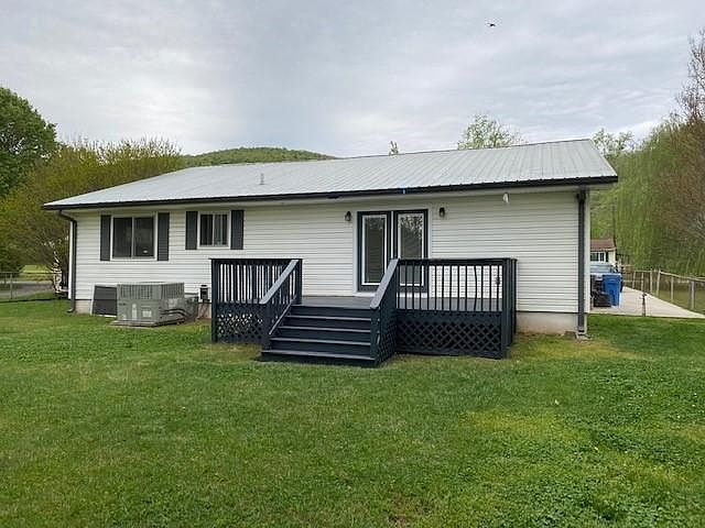 Deck/ back yard