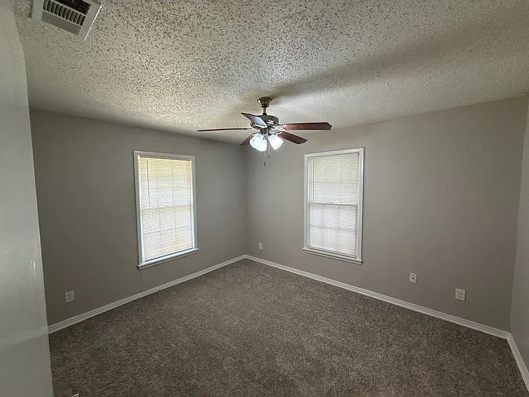 2607 Yeager St — Photo 10