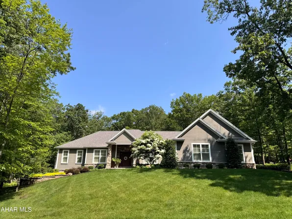 11 Wildwood Cir, Hollidaysburg, PA 16648