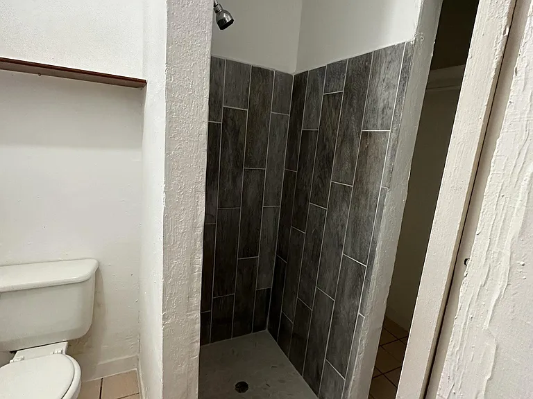 160 Arnold Pl #4 — Photo 5