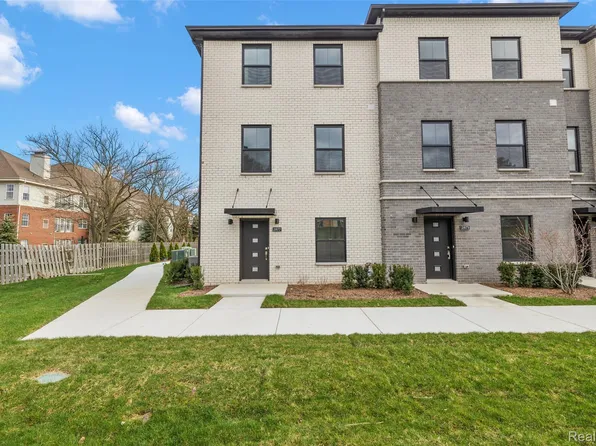 2817 Summers Pl, Troy, MI 48084