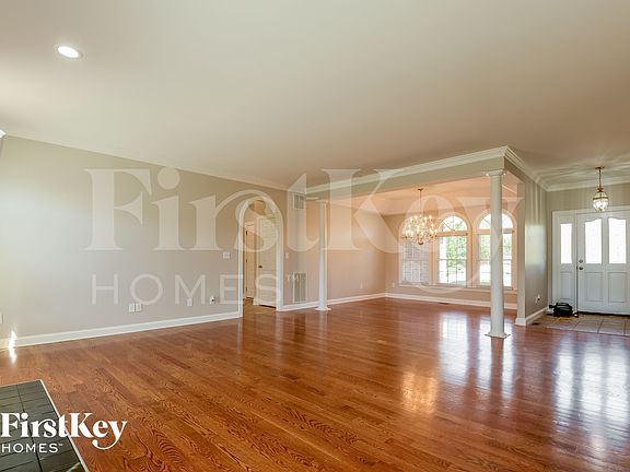 2nd image of 121 Sawgrass Ln N