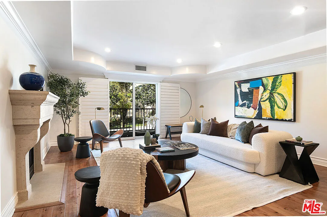 2 bed, 3.0 bath, 1615 sqft, $4,995 — Photo 2