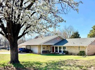 2501 Woodthrush Rd, Ponca City, OK 74604