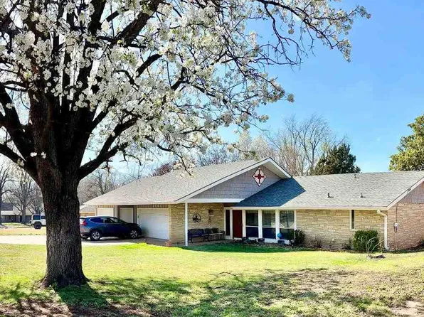 2501 Woodthrush Rd, Ponca City, OK 74604