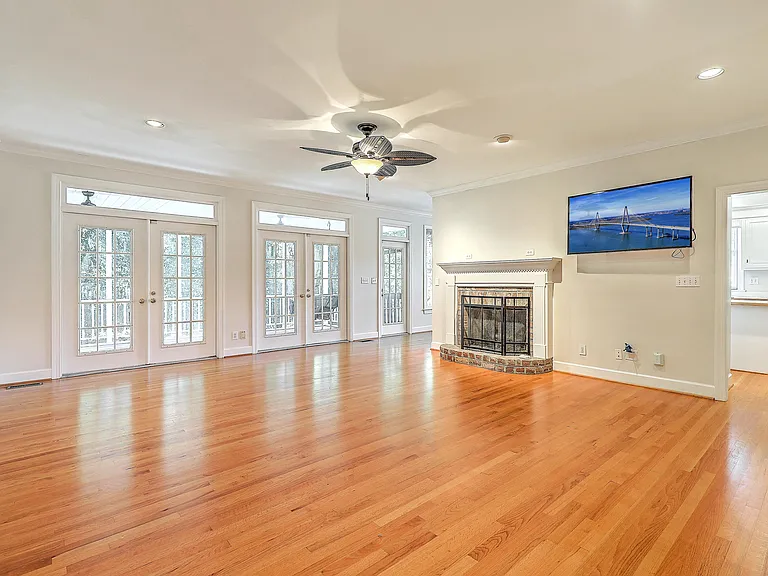 317 Rutherford St — Photo 15