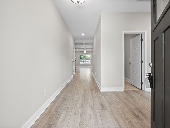 5th image of 322 Crusaw Dr