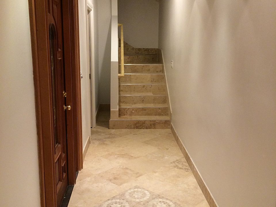 1st image of 125 NE 7th Ave