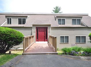 111 Library Ln, Simsbury, CT 06070