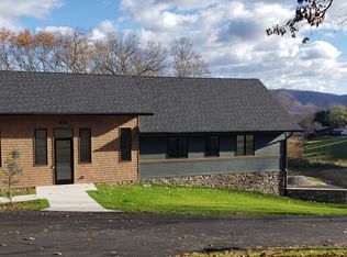 930 Nellies Cave Rd, Blacksburg, VA 24060