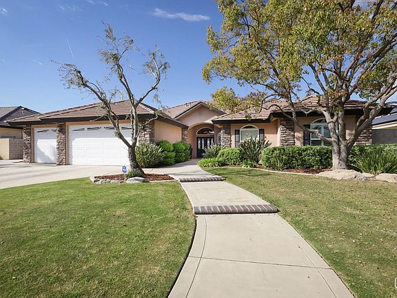 5th image of 15146 Redwood Springs Dr
