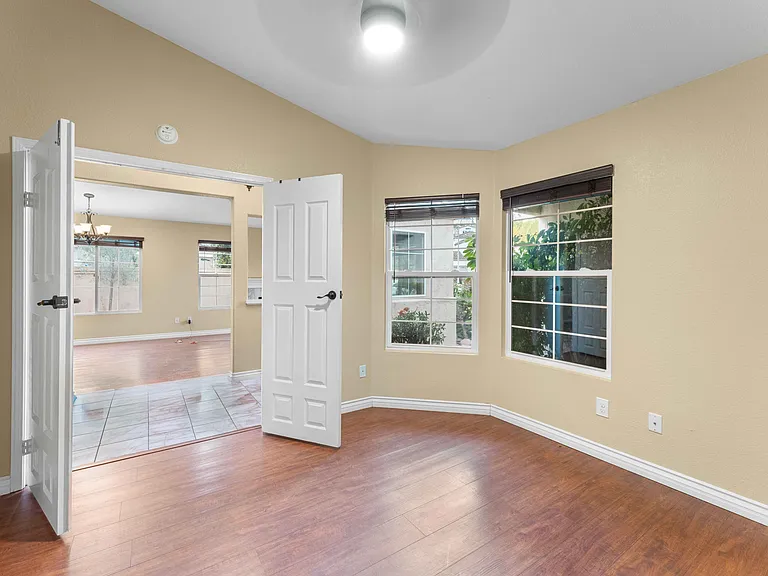 1326 Linsay Pl — Photo 6