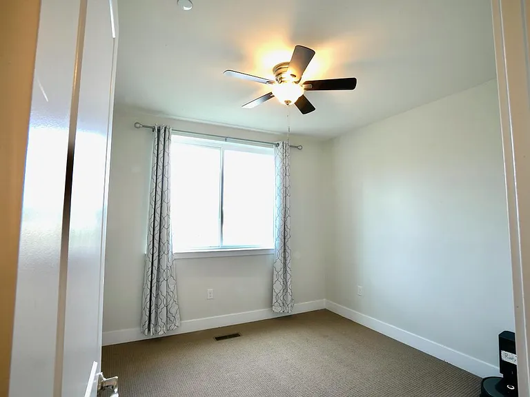 813 Lakeview Ct #44L — Photo 23