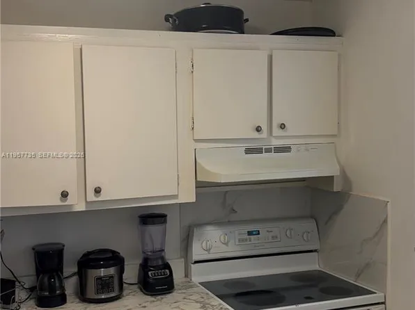 17255 SW 95th Ave APT 132, Palmetto Bay, FL 33157