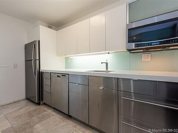 5th image of 100 Bayview Dr APT 222