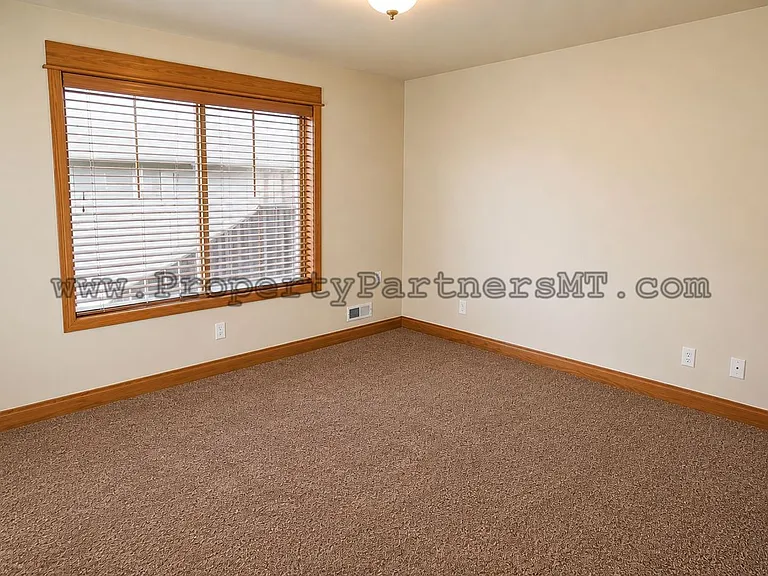 918 Flanders Creek Ave — Photo 5