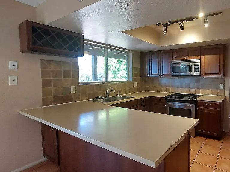 2604 Inverrary Dr — Photo 10