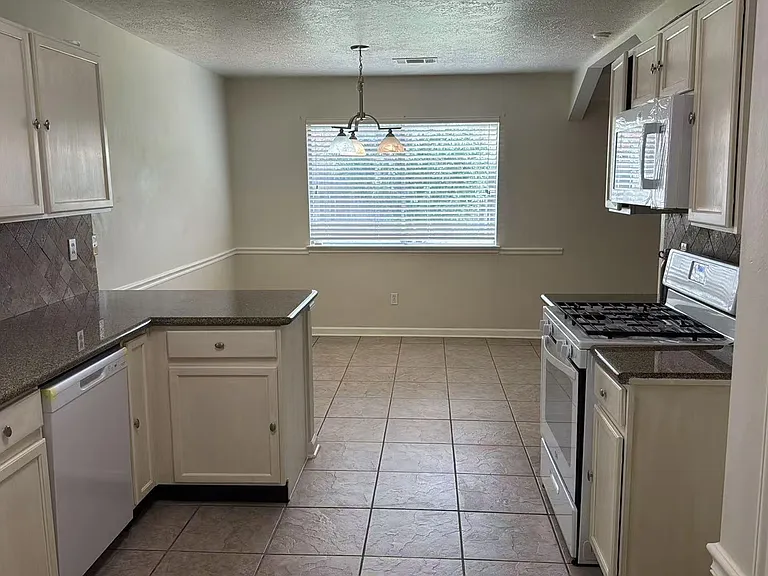 3910 Bridgebay Ln — Photo 5