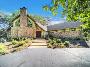 42 Old Lake Rd, Hawthorn Woods, IL 60047