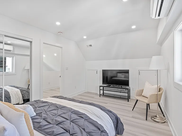587 Oakwood Ave — Photo 129