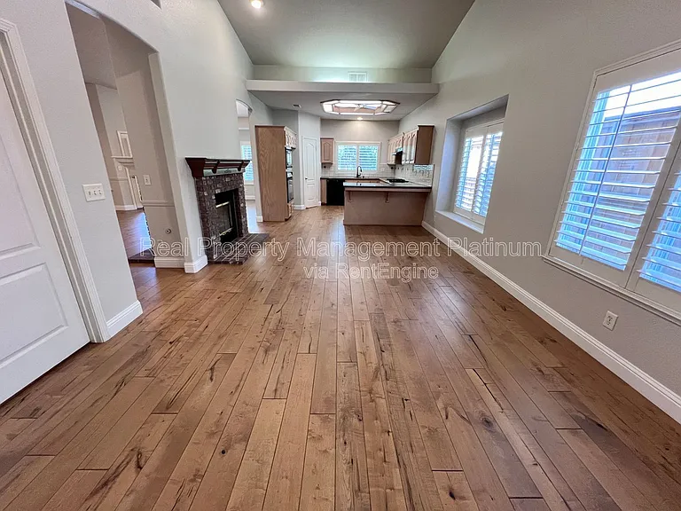 2552 E Kelso Ave — Photo 16