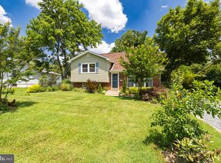 904 Lincoln St, Rockville, MD 20850