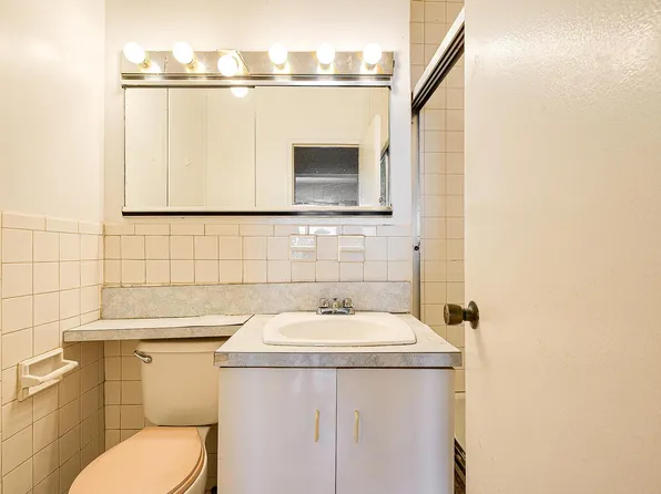 70-25 Yellowstone Boulevard image 16 of 22