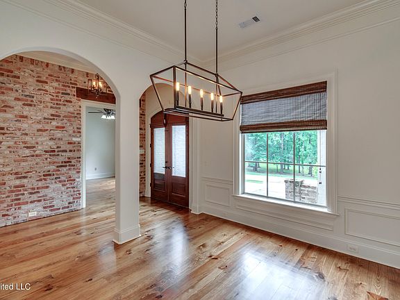 5th image of 301 Hoy Farms Dr
