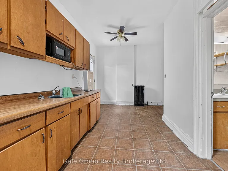 129 John St — Photo 3