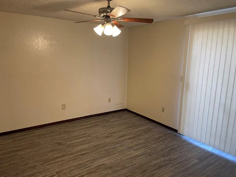 8509 S Drexel Pl — Photo 6