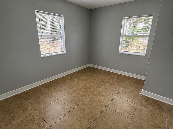 5th image of 1016 E Lake Silver Dr NE APT 4