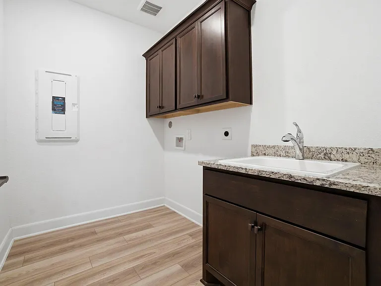 9727 Rockwell Dr — Photo 15