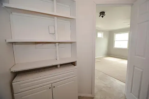 E Circle Dr — Photo 8