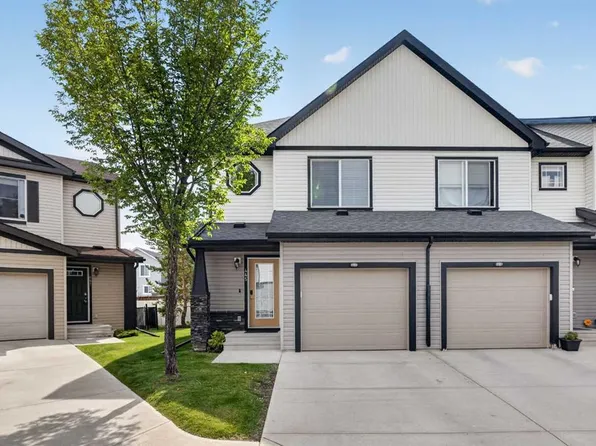 445 NW Copperpond Lndg SE, Calgary, AB T2Z 1G6
