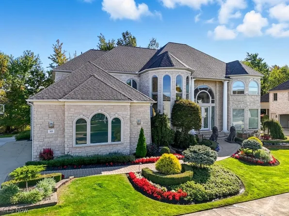 329 E Edinburgh Dr, Highland Heights, OH 44143