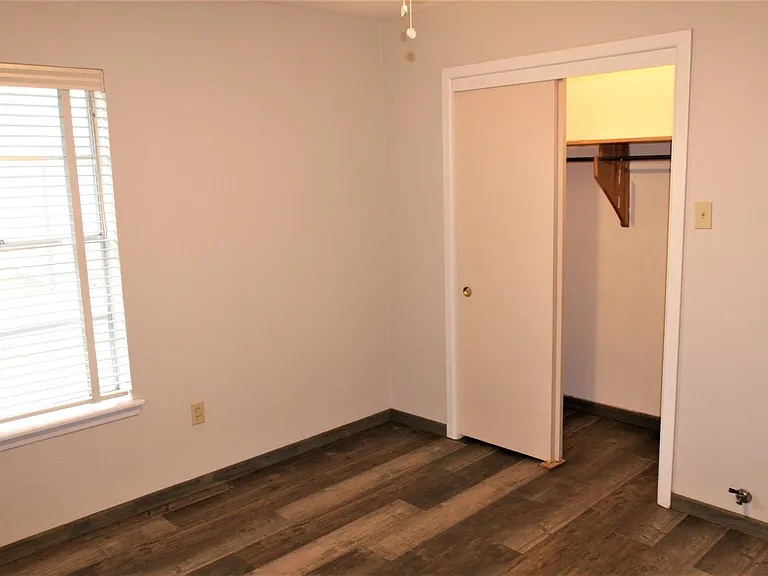 503 Hilliard Dr — Photo 6