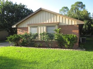 125 Chestnut St, Lake Jackson, TX 77566