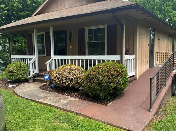 613 N Main St, Chatham, VA 24531