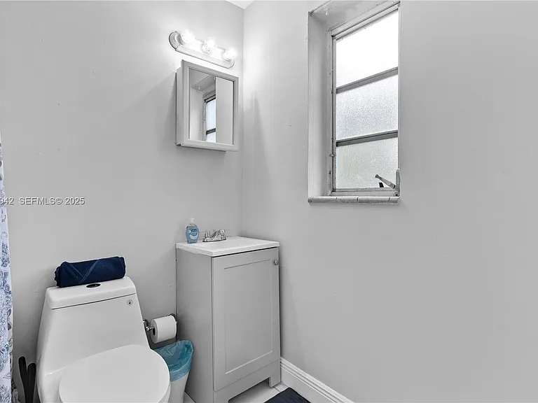 427 NE 107th St — Photo 9