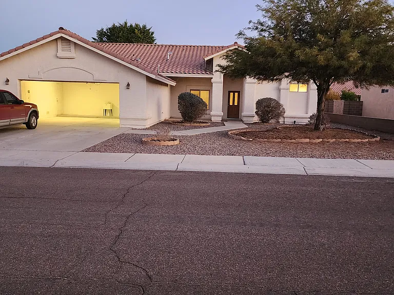 10684 E 39th Ln — Photo 1