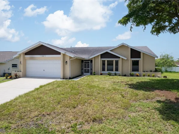 1942 SE 8th Pl, Cape Coral, FL 33990