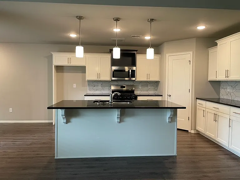 14310 S New Haven Ave — Photo 3