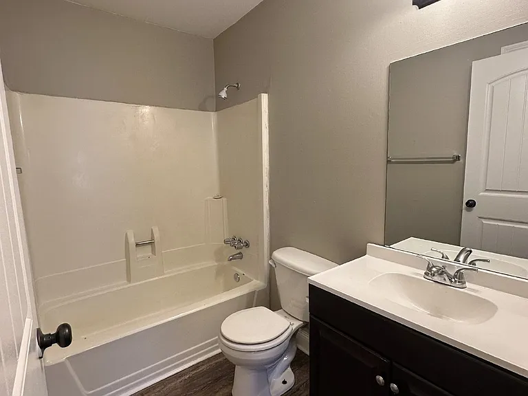 335 Woodale Dr — Photo 13