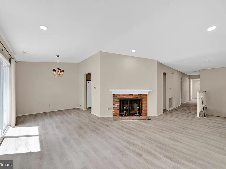 306 Mulberry Cv #B — Photo 9